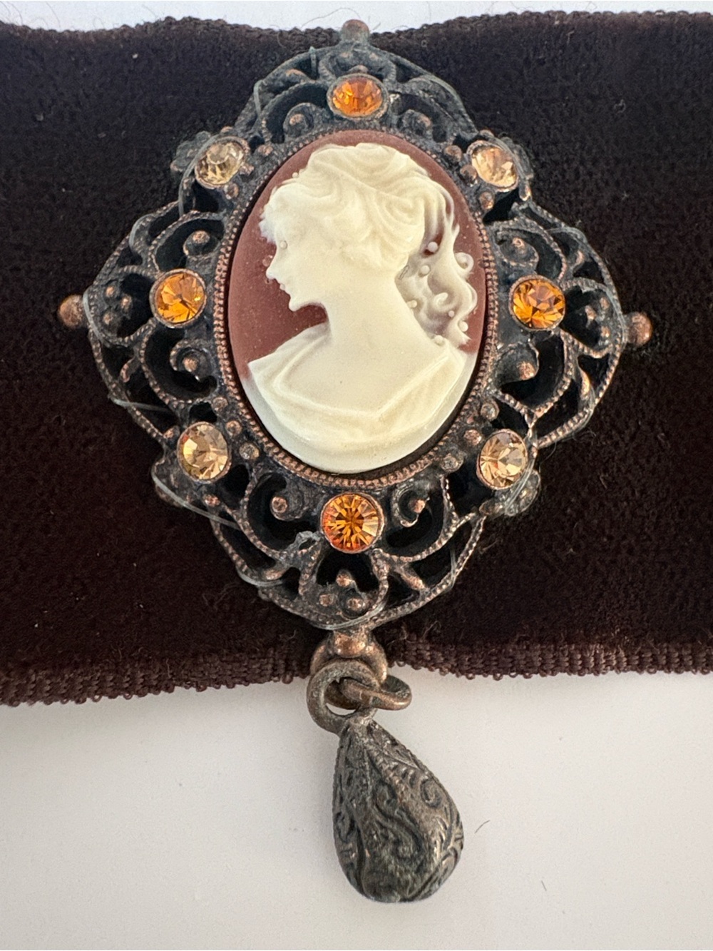 Vintage-Inspired Brown Velvet Cameo Choker Necklace - BOGO Deal - Picture 6 of 9